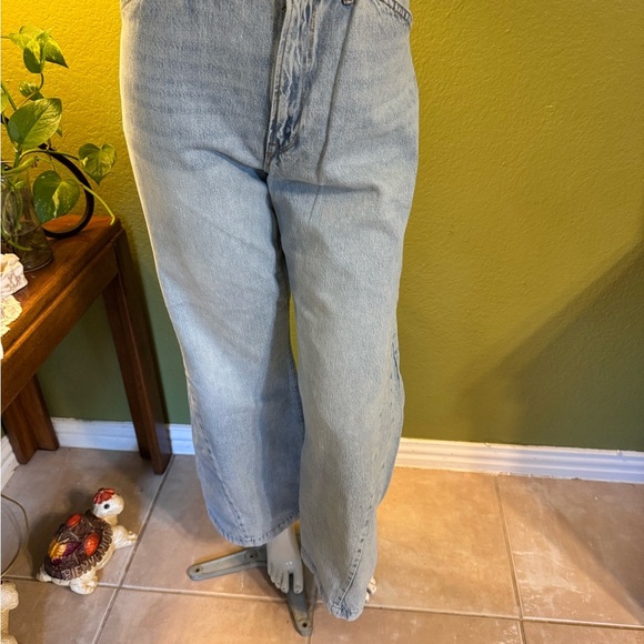 Frame Denim Light Wash Jeans - Picture 13 of 17